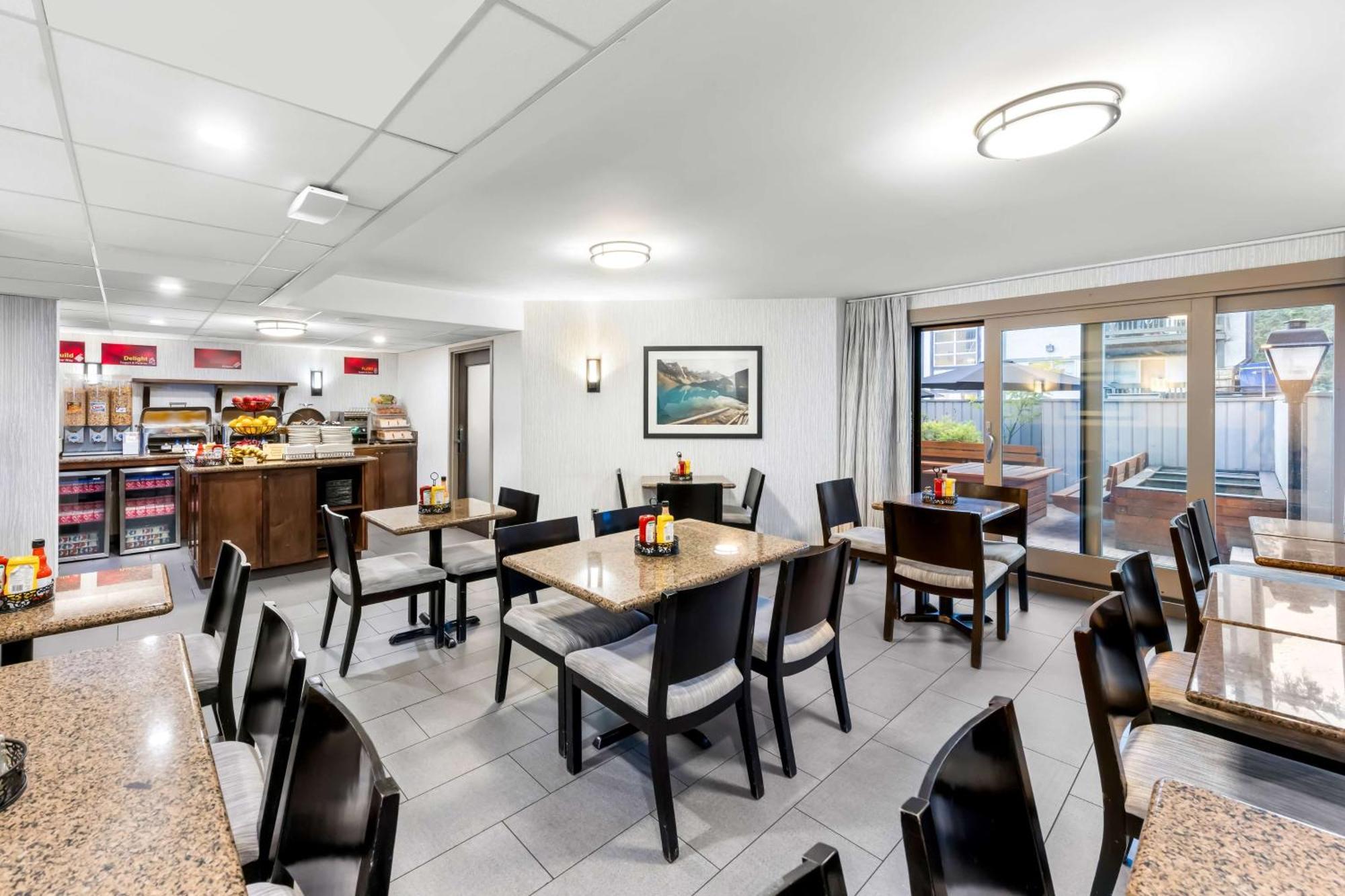 Best Western Plus Banff International Lodge Екстериор снимка