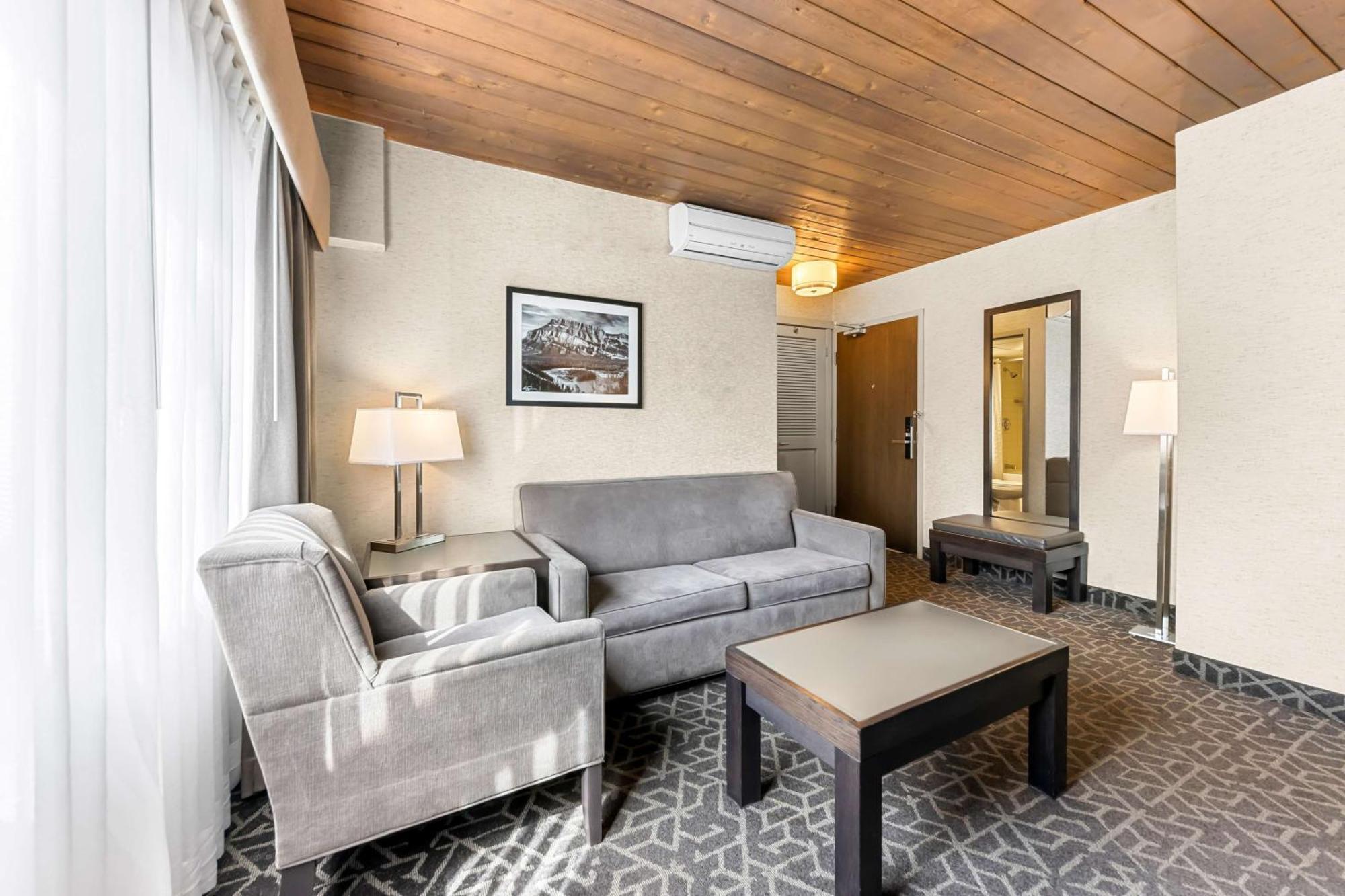 Best Western Plus Banff International Lodge Екстериор снимка