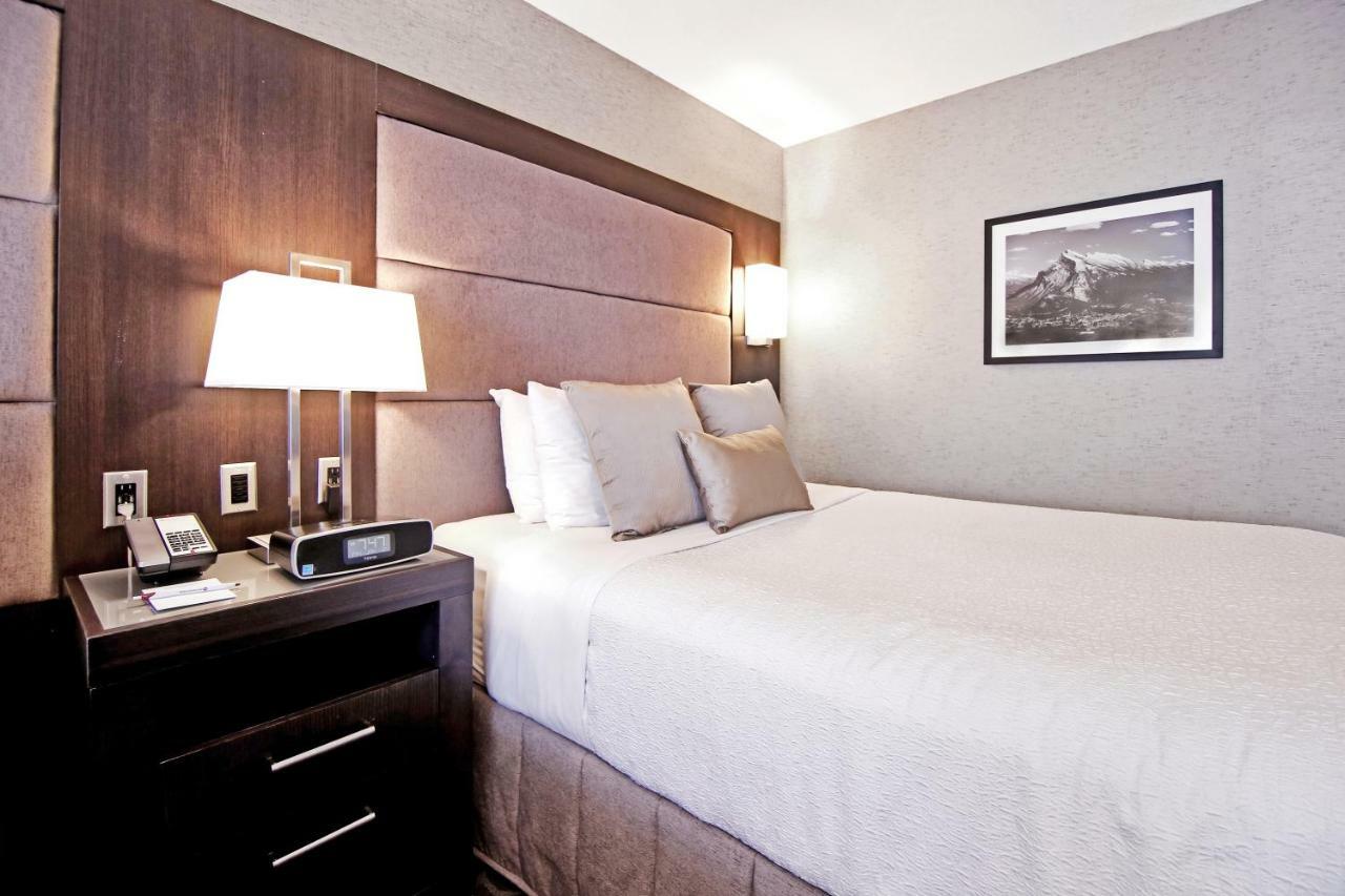 Best Western Plus Banff International Lodge Екстериор снимка